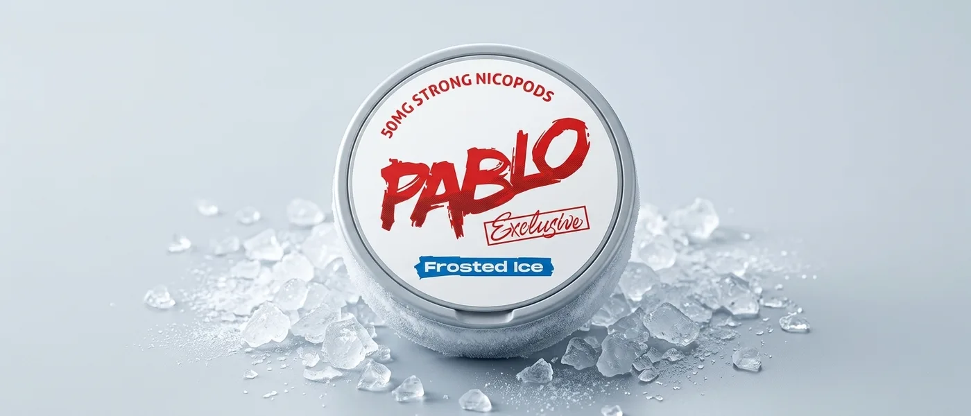 Ein Pablo-Nikotinbeutel in dramatischer, eisiger, dunkler Beleuchtung